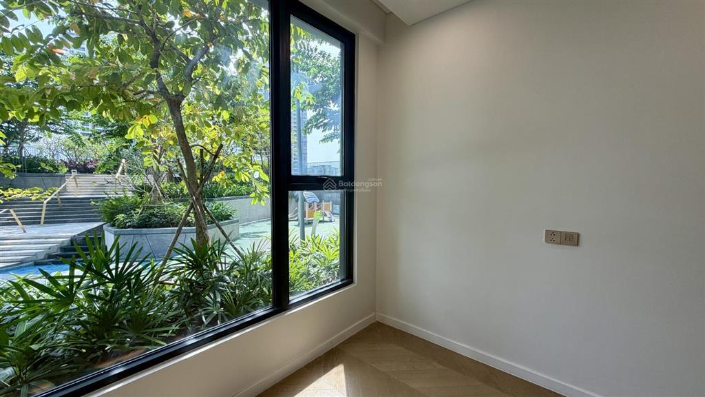 Căn 2 phòng ngủ tầng view sân vườn 12.4 tỷ lumiere riverside
