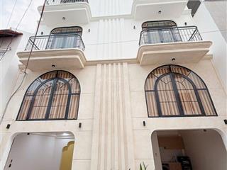 Căn hộ dịch vụ cao cấp sát vành đai 2, phạm văn đồng, full nội thất, giá thuê cao