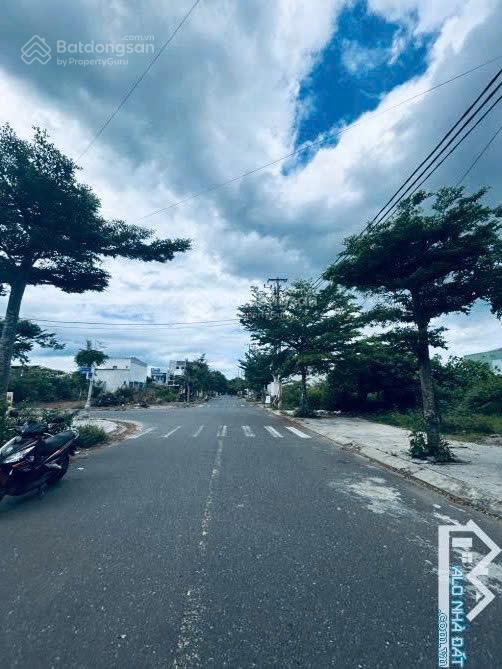 Gia đình tôi cần tiền bán gấp đất mặt tiền trần văn quế, giá rẻ hơn thị trường 500 triệu