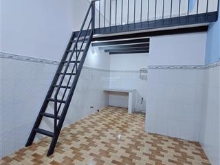 Phòng ngay khu cnc vòng xoay phú hữu, 25m2 có gác, 970 nguyễn duy trinh vị trí thuận tiện