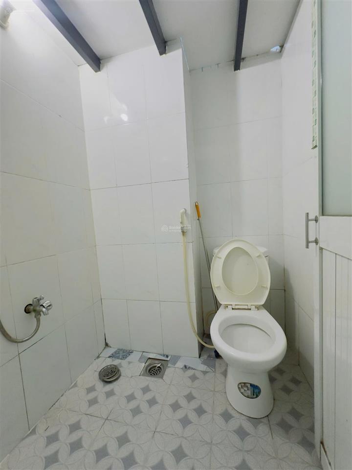 Phòng 20m2 có gác gần ngã 4 thủ đức, cd công thương, đg trần thị điệu