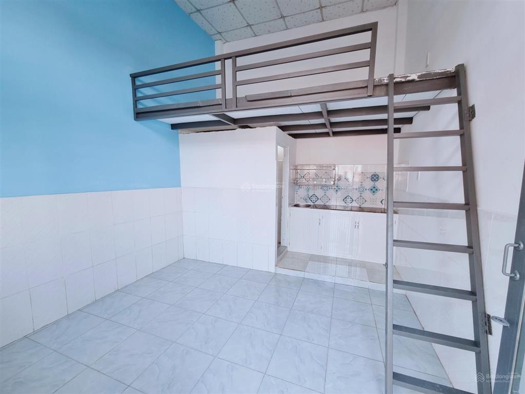 Phòng mới đẹp gần ngã 4 thủ đức, khu cnc, 20m2 có gác, vị trí tiện lợi