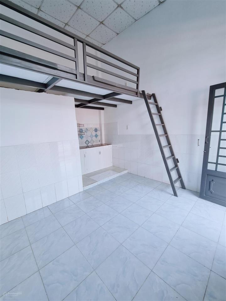 Phòng mới đẹp gần ngã 4 thủ đức, khu cnc, 20m2 có gác, vị trí tiện lợi