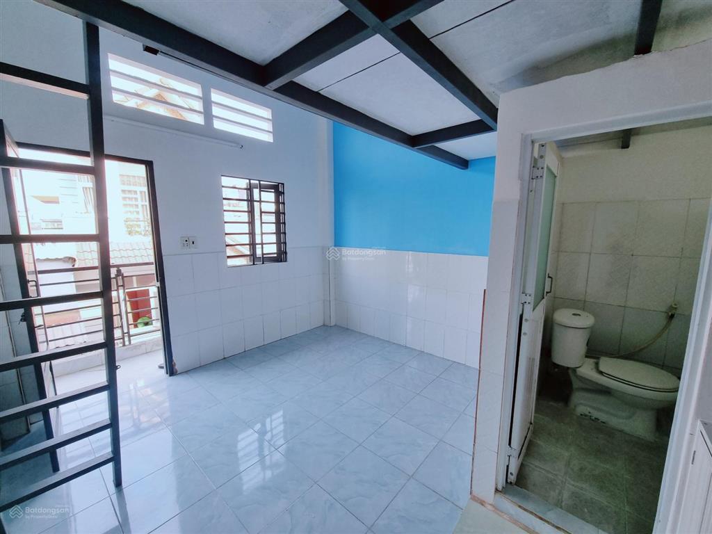 Phòng mới đẹp gần ngã 4 thủ đức, khu cnc, 20m2 có gác, vị trí tiện lợi