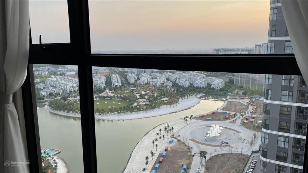 Căn hộ be 2, dt 80m2, giá 4,9 tỷ the beverly, view công viên 36 hecta, hướng đông nam