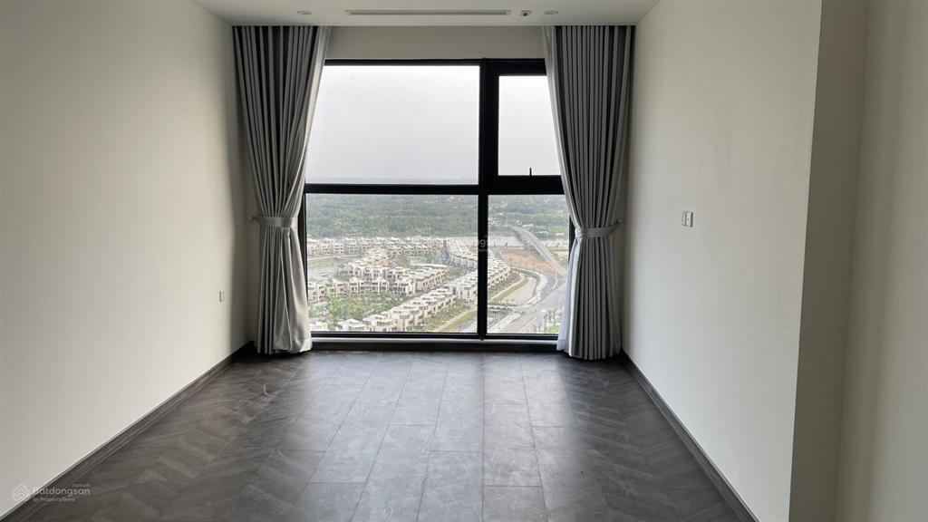 Căn hộ be 2, dt 80m2, giá 4,9 tỷ the beverly, view công viên 36 hecta, hướng đông nam