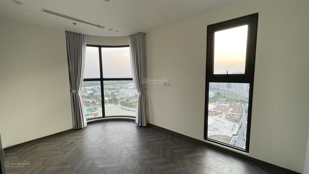 Căn hộ be 2, dt 80m2, giá 4,9 tỷ the beverly, view công viên 36 hecta, hướng đông nam