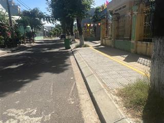 Bán nhanh nhà mặt tiền đường trần thuyết  q. sơn trà  sát bãi tắm  dt  90 m2  gọi lê minh