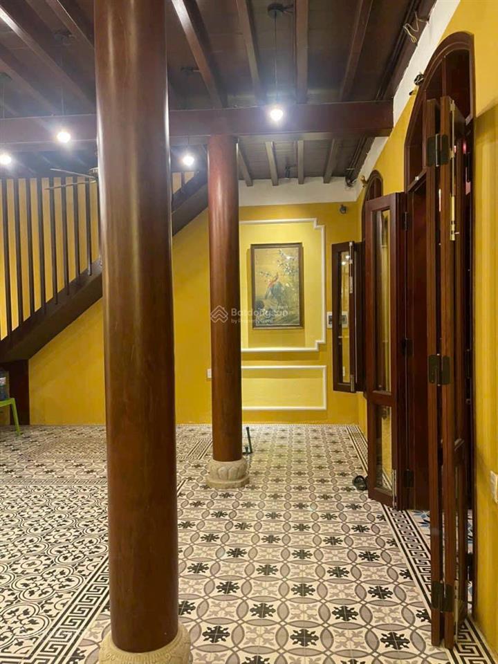 1 siêu phẩm tuyệt đỉnh giữa lòng phố hội an hàng hiếm, không có cái thứ 2, căn nhà lát sàn gỗ 2