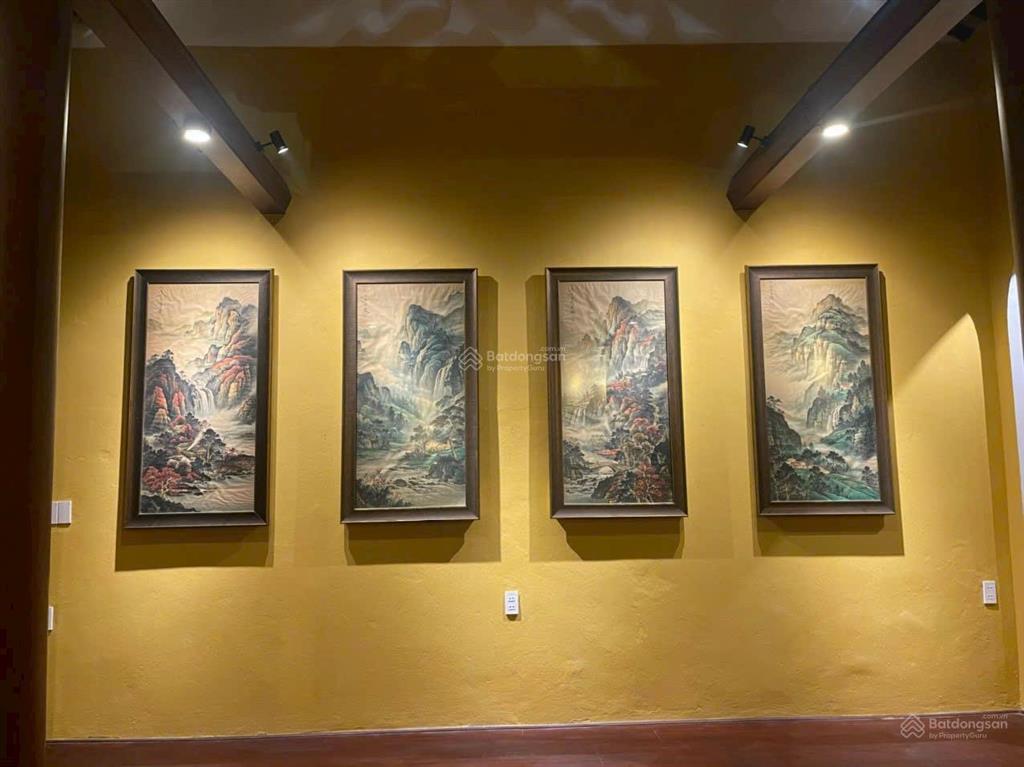 1 siêu phẩm tuyệt đỉnh giữa lòng phố hội an hàng hiếm, không có cái thứ 2, căn nhà lát sàn gỗ 2