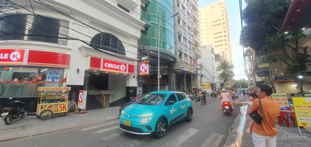 Bán tòa nhà 223m2 mặt tiền gần biển thùy vân. hiện đang cho thuê 150tr/tháng.  0914 653 ***