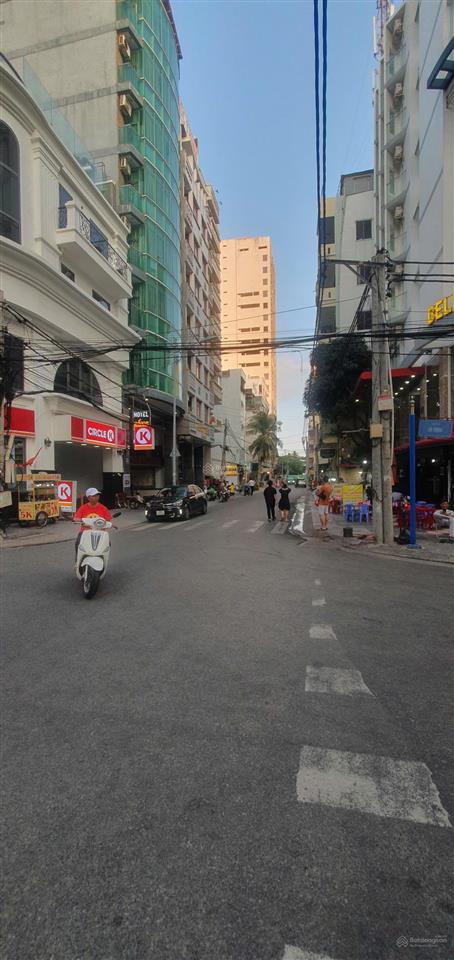 Bán tòa nhà 223m2 mặt tiền gần biển thùy vân. hiện đang cho thuê 150tr/tháng.  0914 653 ***