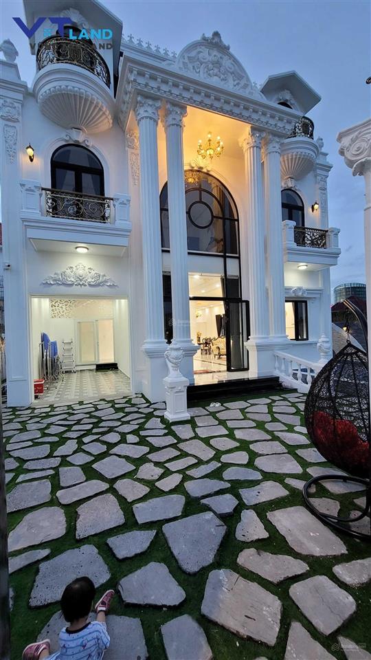 Bán biệt thự mới, cao cấp, phong cách âu, gần biển bãi sau. khu vực yên tĩnh an ninh tốt, giá tốt