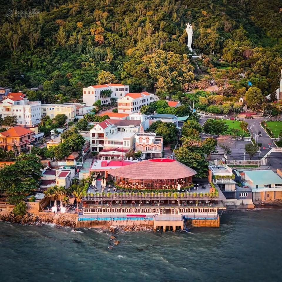 Bán căn góc hai mặt tiền phó đức chính vị trí đẹp hiện đang cho thuê 70tr/ tháng