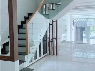 Bán căn nhà phố có hầm duy nhất tại kdc 13e intresco đường 20m hướng đông nam.