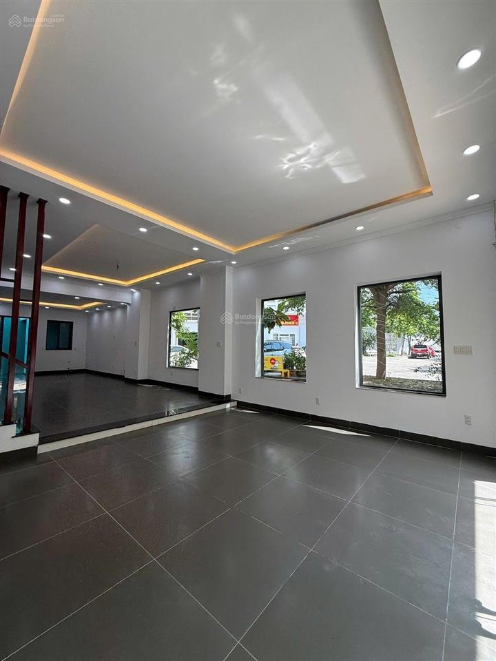 Nhà vị trí đắc địa 2 mặt thoáng, vừa ở vừa kinh doanh giá chỉ 13 tỷ