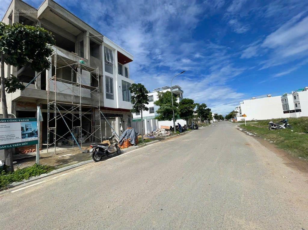 Lô sạch đẹp gói 7 mỹ gia vị trí lô đường đôi 29m view công viên thoáng mát dt 100m2, hướng đông nam