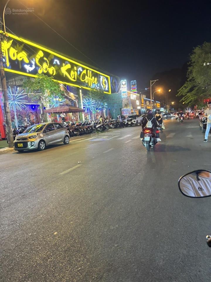 Bán nhà mặt tiền cách mạng tháng tám, quận 10, 40x50m, giá 350 tỷ tl.  0931 775 ***