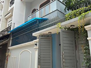 Nhà đẹp mới tinh, cần tiền giảm giá 300 triệu cho kh có thiện chí mua, tại bình trị đông