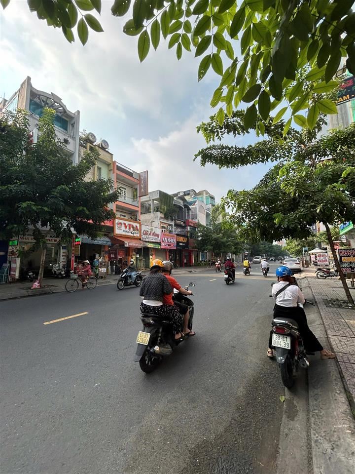 Bán nhà mt tân sơn nhì 4 x 16m đúc 2 lầu st, giá 17,8 tỷ