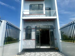 Bán nhà mới xây cách gần ngã 3 mỹ hạnh, shr, hỗ trợ bank,nhà 4 phòng
