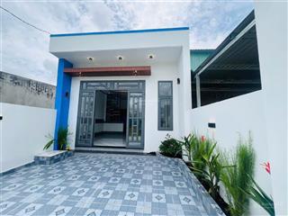 Nhà sổ hồng riêng, đường bê tông, thiết kế 2 pn, nhà mới đang trống