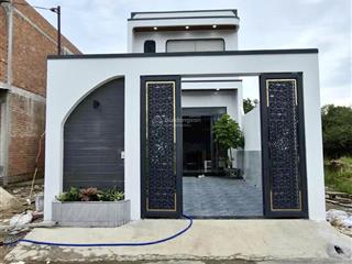 Mới tinh! nhà ngay mặt tiền đường nhựa ngay trung tâm xã mỹ hạnh cách tl824 vào 120m, shr hoàn công