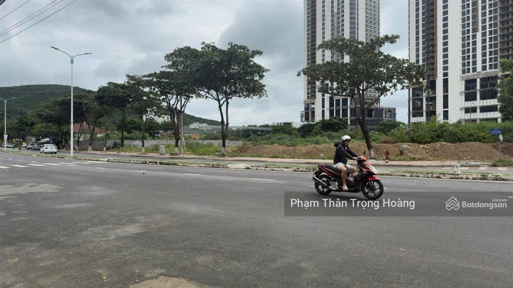 Bán đất biệt thự mặt tiền phạm văn đồng bên cạnh dự án crystal marina bay 318,8m2  giá 75trđ/m2