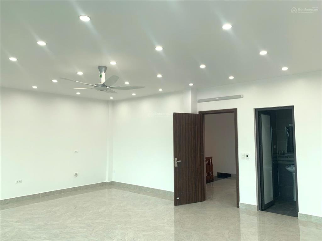 Bán nhà mặt đường 353  phạm văn đồng. ngay chân cầu rào 2, 190m2, 3 tầng, mặt tiền 7,5m. sổ hồng