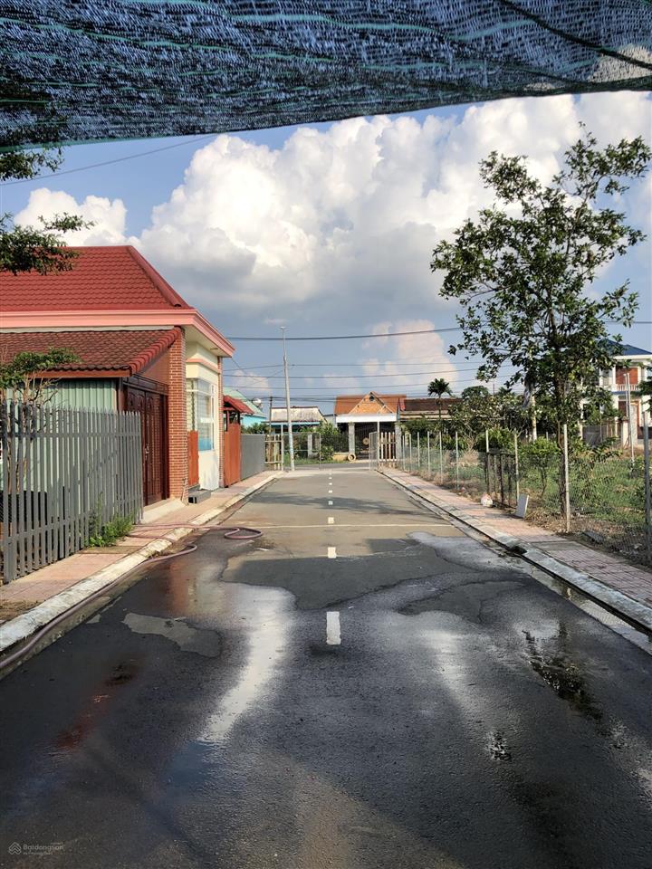 Cắt lỗ 400 triệu bán gấp lô đất nền 200m2 sổ hồng riêng ,thổ cư 100% an viễn trảng bom đồng nai