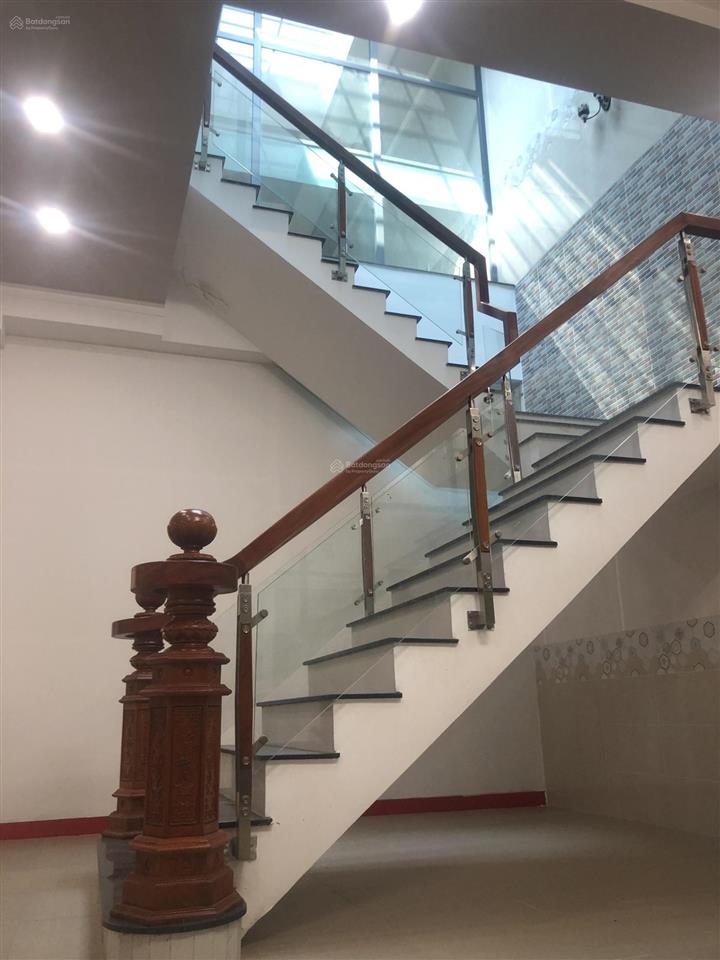 Cho thuê mặt bằng kinh doanh cổng chính kcn giang điền, 1 lầu 1 trệt, 400m2 phù hợp mọi ngành nghề