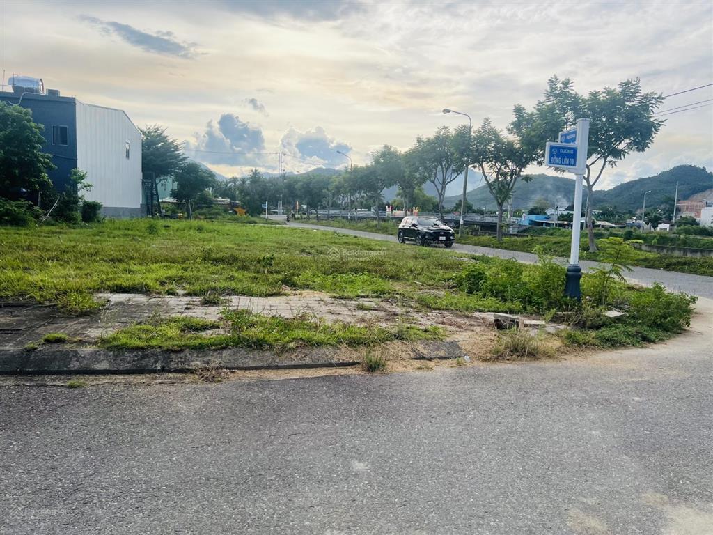 Lô góc đẹp tái định cư hoà liên 2, giá chỉ 5.5 tỷ/225m2 view kênh 5.5m p. liên chiểu