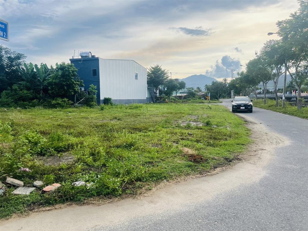 Lô góc đẹp tái định cư hoà liên 2, giá chỉ 5.5 tỷ/225m2 view kênh 5.5m p. liên chiểu