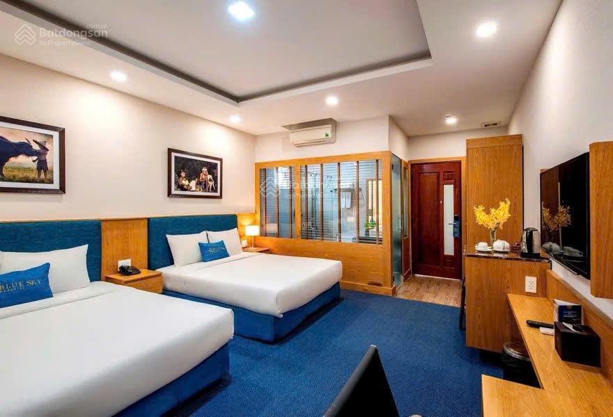 Khách sạn mặt tiền yên thế, 8,2m x 24m, 196m2, hầm, 6 tầng giá bán nhanh 49 tỷ