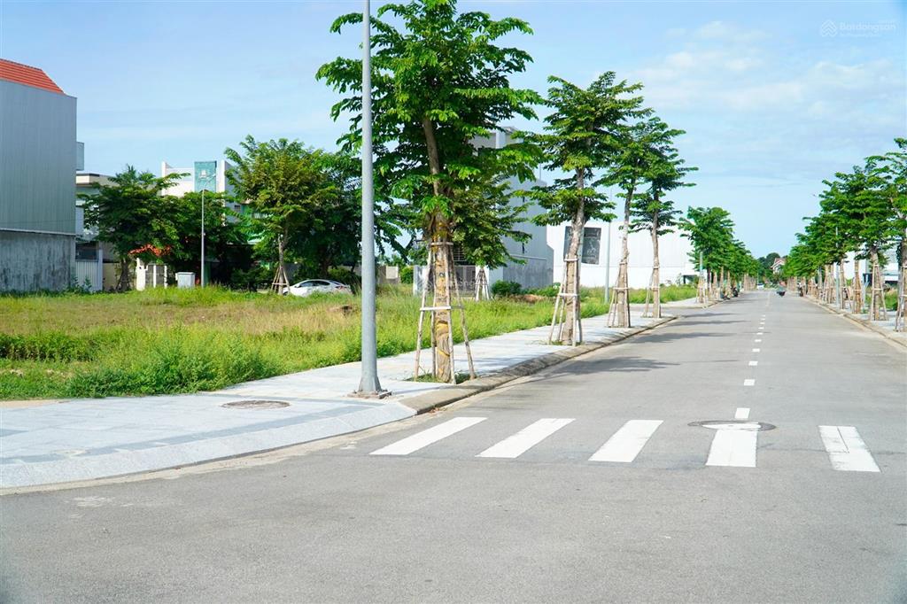 1 lô hướng tây đôí diện công viên giá chỉ 1,5xx