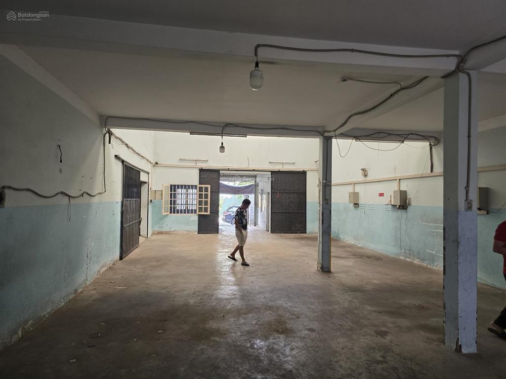 Cho thuê kho, xưởng 250m2 giá 23tr/th, đường xe công 40f kcn tân bình