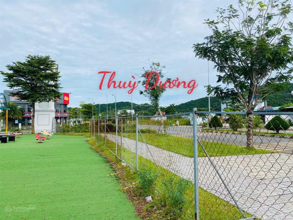 Nền góc siêu đẹp 2 mặt tiền nằm trên trục đường võ văn kiệt.  0898 808 ***