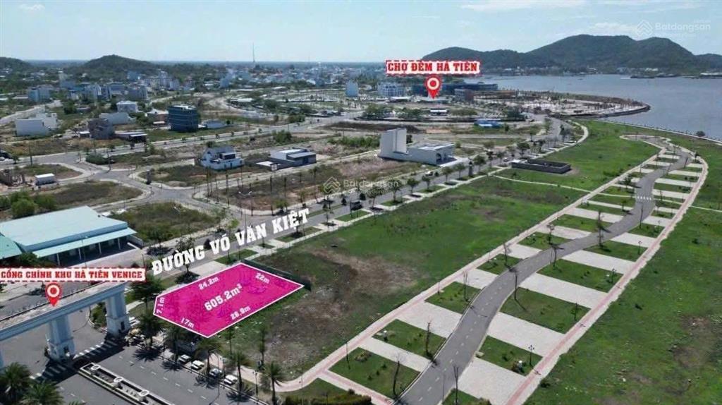 Nền góc siêu đẹp 2 mặt tiền nằm trên trục đường võ văn kiệt.  0898 808 ***