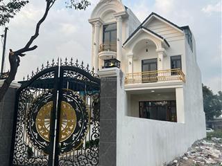 Bán nhà phú tân tp thủ dầu một 150m2 2 lầu 1 trệt sân xe hơi 3 phòng ngủ