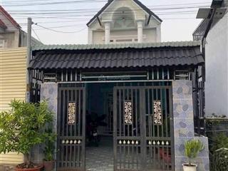 Bán căn nhà tâm huyết xây ở 1 lầu 1 trệt sân xe hơi 7 chỗ 3 phòng ngủ đường nhựa thông