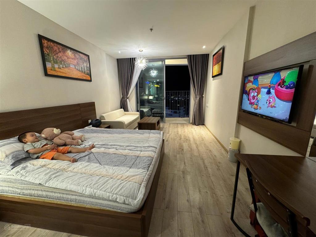 Bán căn view phố có máy giặt giá 1,9 tỷ  0901 383 ***