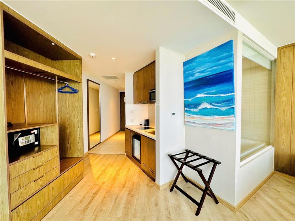 Bán căn xéo biển giá 2.6 tỷ ban công rộng, căn 57m2 giá 3.550 tỷ view biển, phố 1.780 tỷ