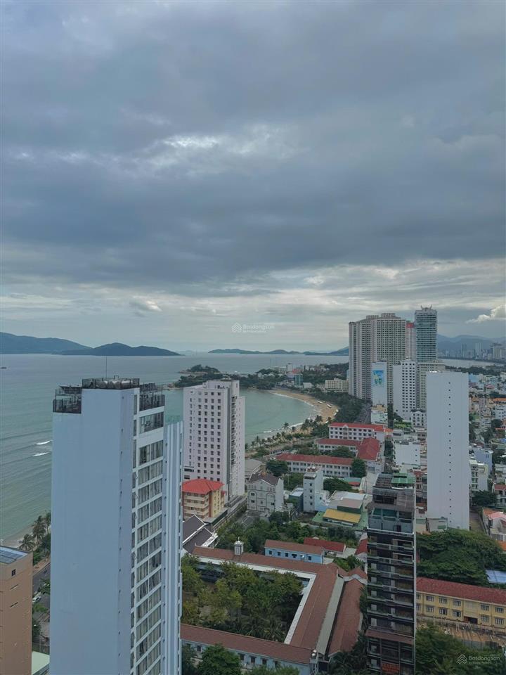 Kẹt tiền bán căn 65m2 view biển giá 4 tỷ, căn view đông nam tầng cao giá 4.2 tỷ, 0901 383 ***