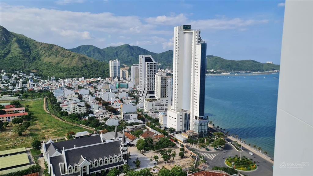 Bán căn 2 phòng ngủ view biển, giá 3.7 tỷ, 0901 383 ***