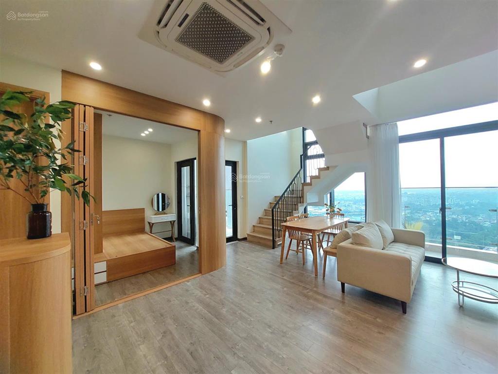 Mời thuê căn duplex 2 tầng. 18 triệu/th, 140m2, 3pn, 3wc