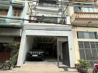 Bán gấp siêu phẩm ô tô,2 thoáng, ô chờ thang máy phố đỗ quangcầu giấy. dt46m,mt 4,3m, giá 17,8 tỷ.