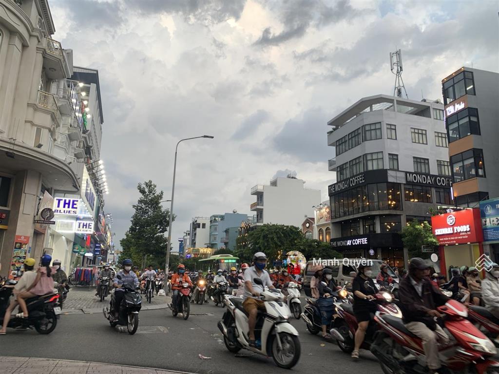 Mặt tiền phan văn trị, dt 4.2x18m, gần góc ngã tư nguyễn oanh, 4 tầng, kinh doanh sầm uất