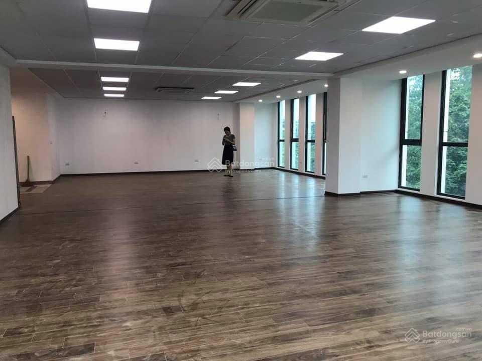 Cho thuê 140m2 làm văn phòng tại mặt phố lê đức thọ giá 25 triệu/tháng.  0987 951 ***