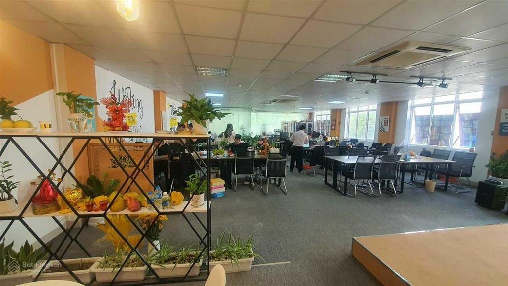 Cho thuê 140m2 làm văn phòng tại mặt phố lê đức thọ giá 25 triệu/tháng.  0987 951 ***