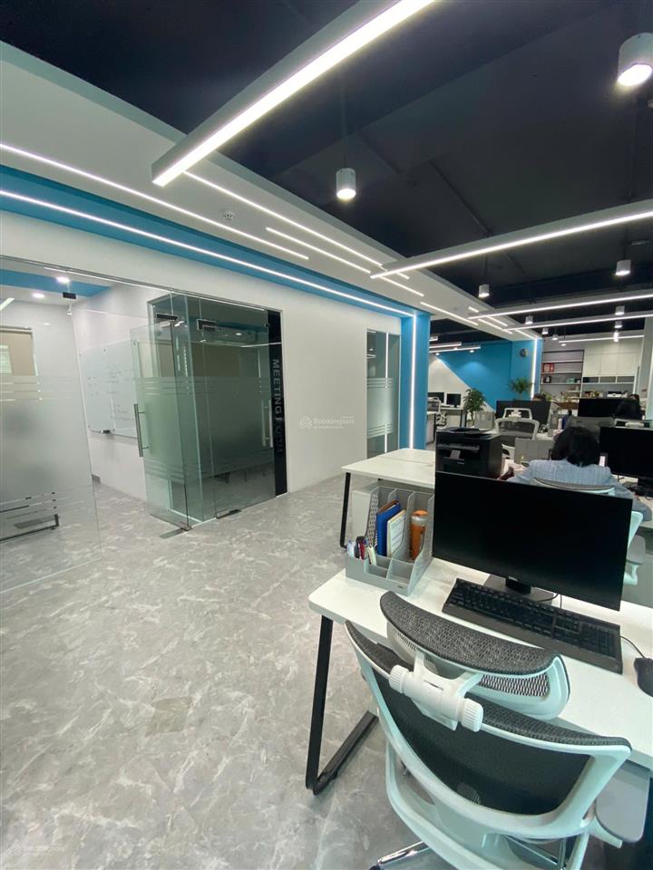 Bql cần cho thuê 160m2 tại mặt phố mễ trì giá 30 tr/th full dịch vụ. bàn giao ngay